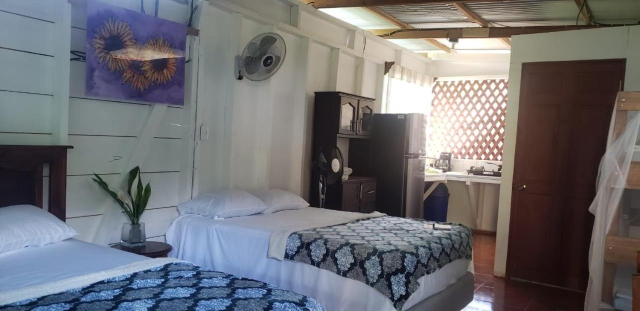 Hostal Cecilia Puerto Viejo de Talamanca Eksteriør billede
