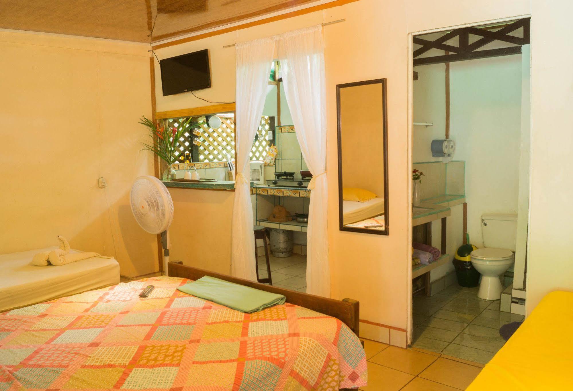 Hostal Cecilia Puerto Viejo de Talamanca Eksteriør billede