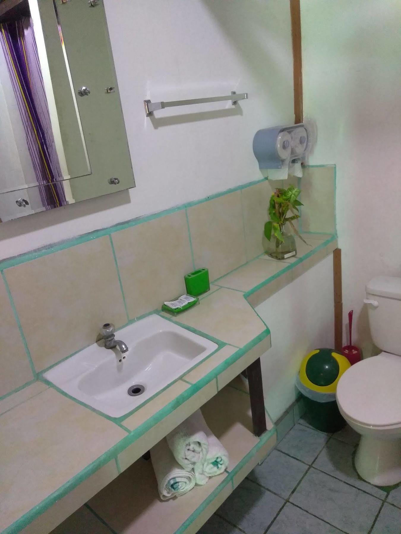 Hostal Cecilia Puerto Viejo de Talamanca Eksteriør billede