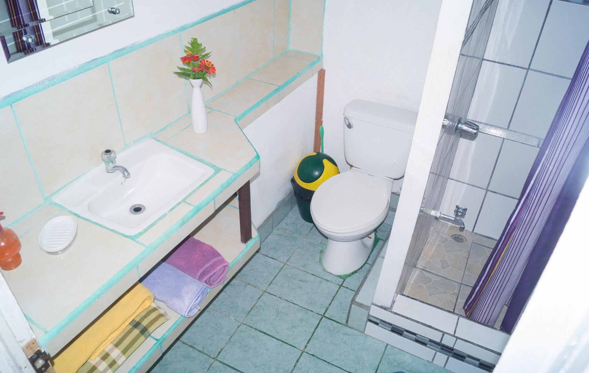Hostal Cecilia Puerto Viejo de Talamanca Eksteriør billede