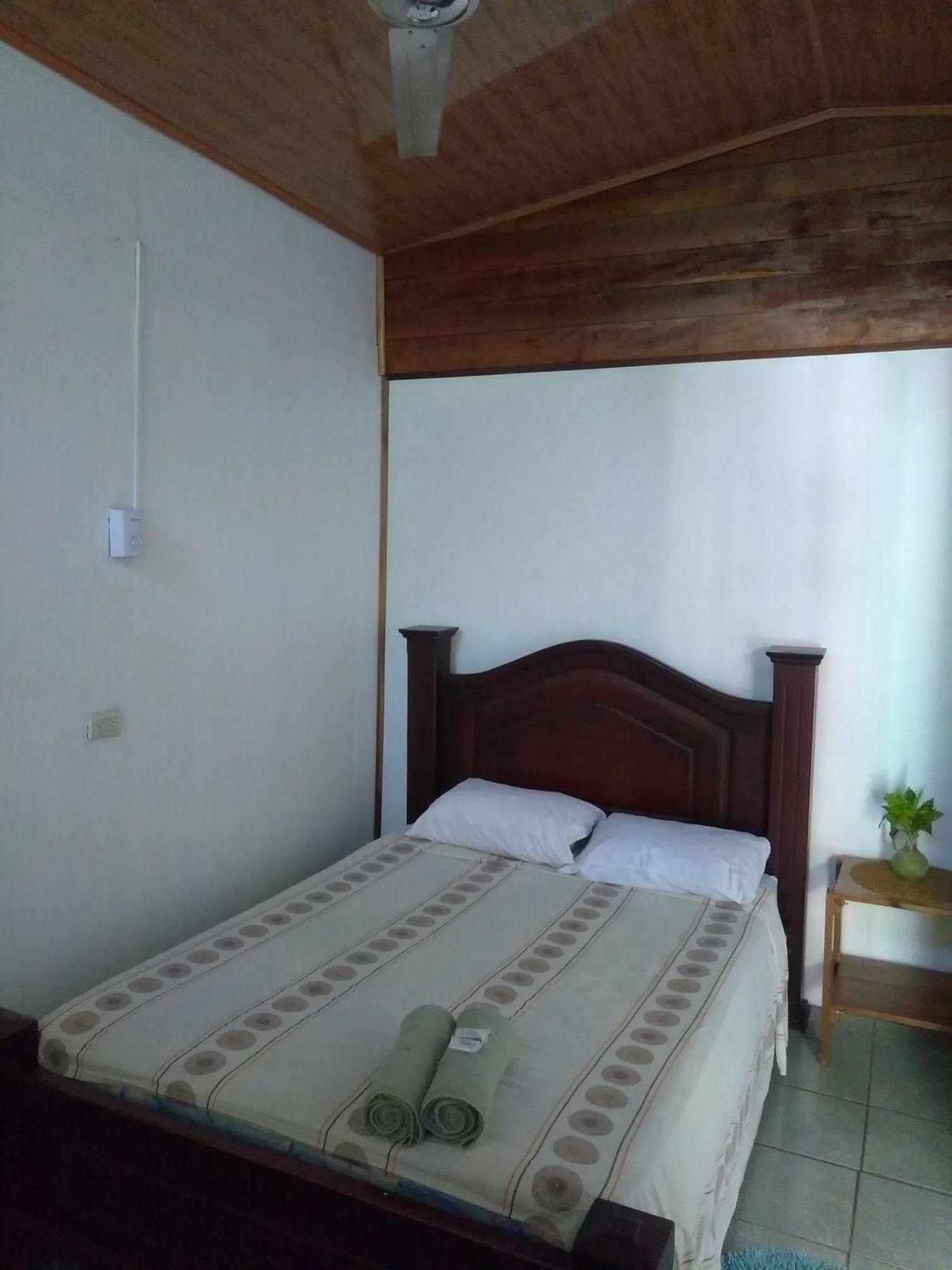 Hostal Cecilia Puerto Viejo de Talamanca Eksteriør billede