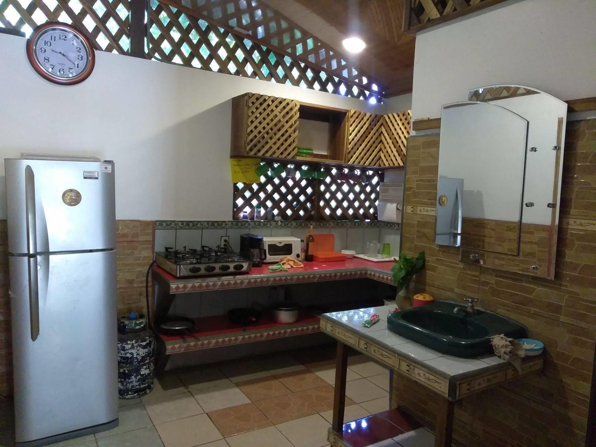 Hostal Cecilia Puerto Viejo de Talamanca Eksteriør billede